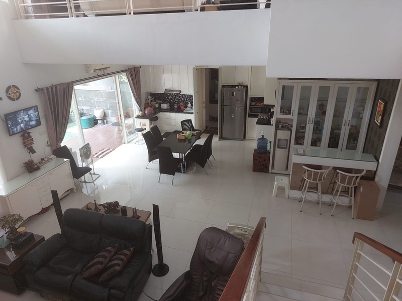 Murah Luas 375 M2 Dijual Rumah Royal Residence Richmond Semi Furnished Modern Garasi Carport 4 Mobil Dekat Citraland , Pakuwon Indah, Graha Family