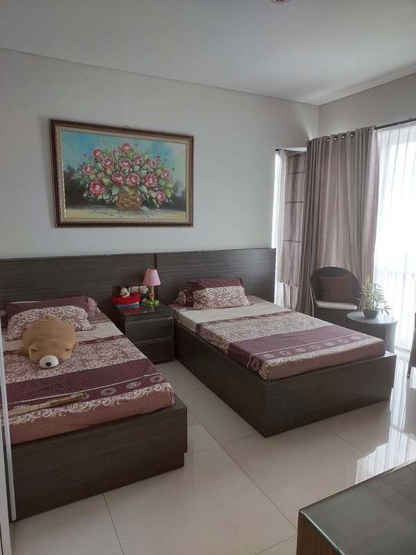 Murah Luas 375 M2 Dijual Rumah Royal Residence Richmond Semi Furnished Modern Garasi Carport 4 Mobil Dekat Citraland , Pakuwon Indah, Graha Family