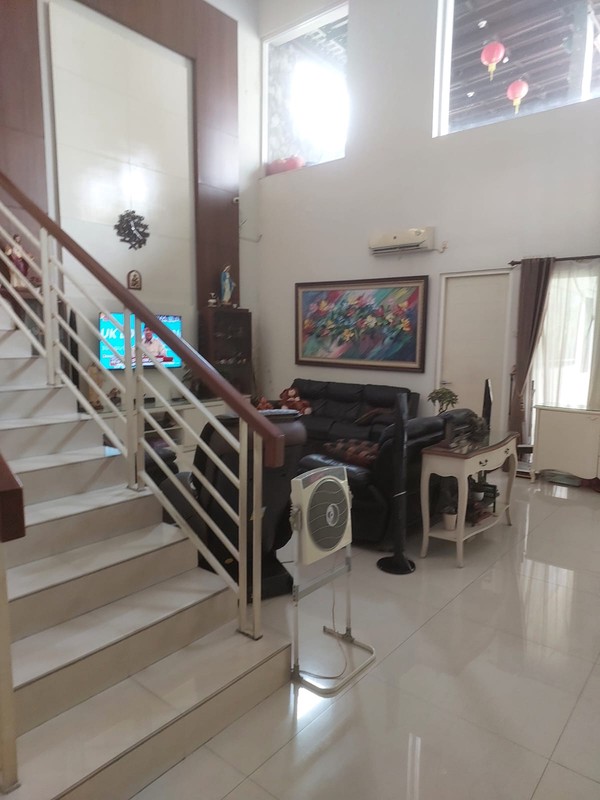 Murah Luas 375 M2 Dijual Rumah Royal Residence Richmond Semi Furnished Modern Garasi Carport 4 Mobil Dekat Citraland , Pakuwon Indah, Graha Family