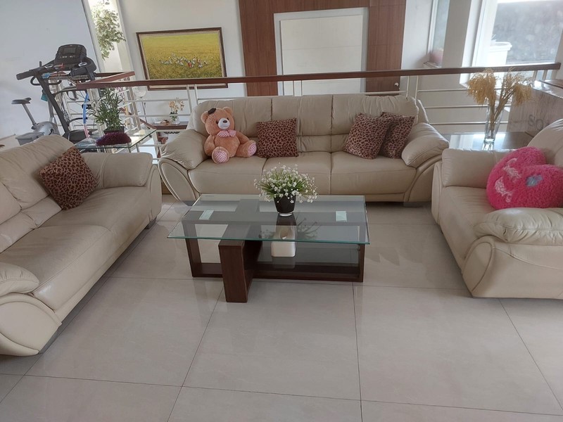 Murah Luas 375 M2 Dijual Rumah Royal Residence Richmond Semi Furnished Modern Garasi Carport 4 Mobil Dekat Citraland , Pakuwon Indah, Graha Family