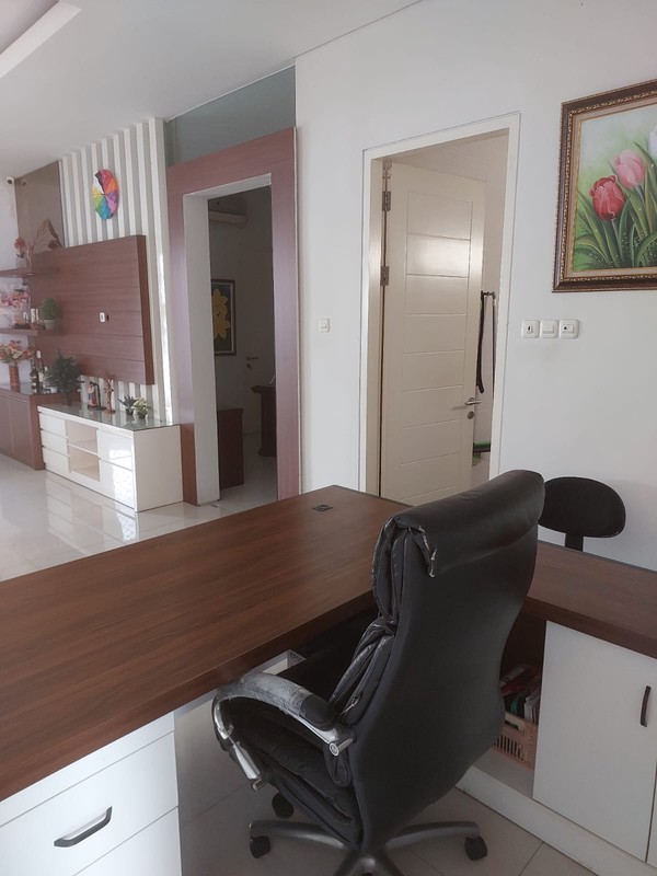 Murah Luas 375 M2 Dijual Rumah Royal Residence Richmond Semi Furnished Modern Garasi Carport 4 Mobil Dekat Citraland , Pakuwon Indah, Graha Family