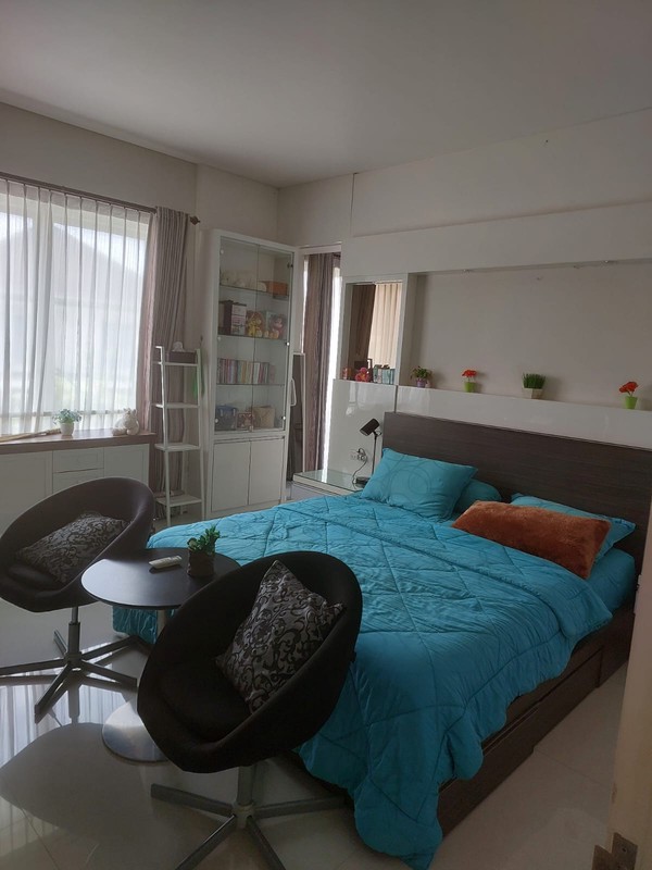 Murah Luas 375 M2 Dijual Rumah Royal Residence Richmond Semi Furnished Modern Garasi Carport 4 Mobil Dekat Citraland , Pakuwon Indah, Graha Family