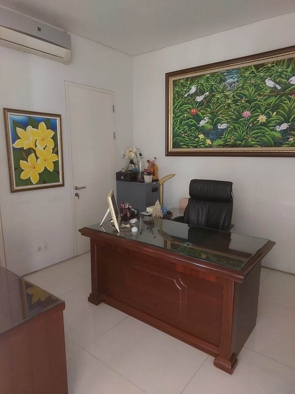 Murah Luas 375 M2 Dijual Rumah Royal Residence Richmond Semi Furnished Modern Garasi Carport 4 Mobil Dekat Citraland , Pakuwon Indah, Graha Family
