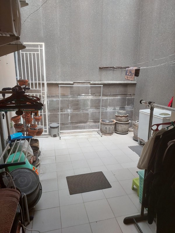 Murah Luas 375 M2 Dijual Rumah Royal Residence Richmond Semi Furnished Modern Garasi Carport 4 Mobil Dekat Citraland , Pakuwon Indah, Graha Family