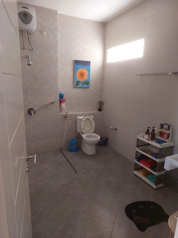 Murah Luas 375 M2 Dijual Rumah Royal Residence Richmond Semi Furnished Modern Garasi Carport 4 Mobil Dekat Citraland , Pakuwon Indah, Graha Family