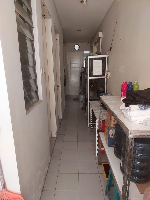 Murah Luas 375 M2 Dijual Rumah Royal Residence Richmond Semi Furnished Modern Garasi Carport 4 Mobil Dekat Citraland , Pakuwon Indah, Graha Family