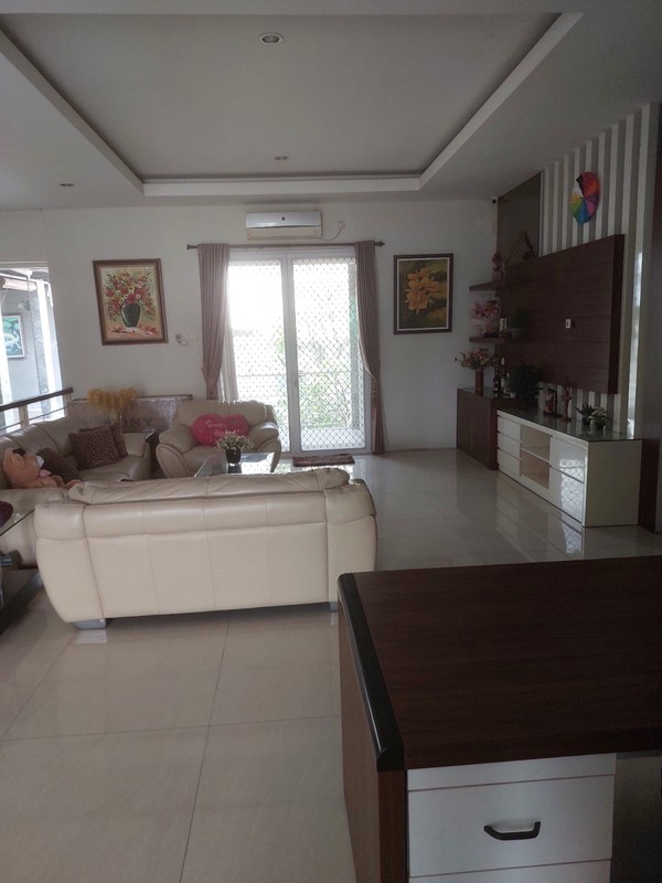 Murah Luas 375 M2 Dijual Rumah Royal Residence Richmond Semi Furnished Modern Garasi Carport 4 Mobil Dekat Citraland , Pakuwon Indah, Graha Family