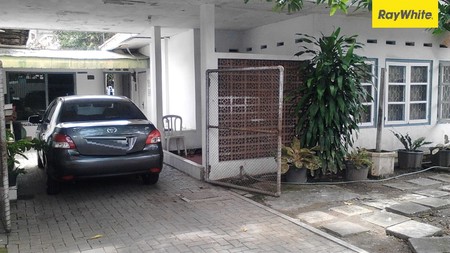 Dijual Rumah di Jalan Raya Karang Menjangan Surabaya