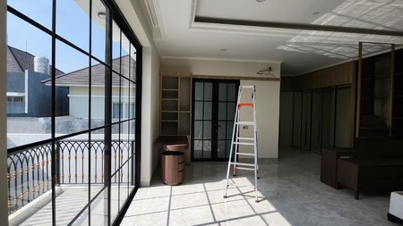 Dijual Rumah New Gress Garasi luas Royal Residence Wiyung