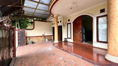 Rumah 3 Lantai Dijual Lokasi Strategis di Kawasan Tebet Barat Jaksel