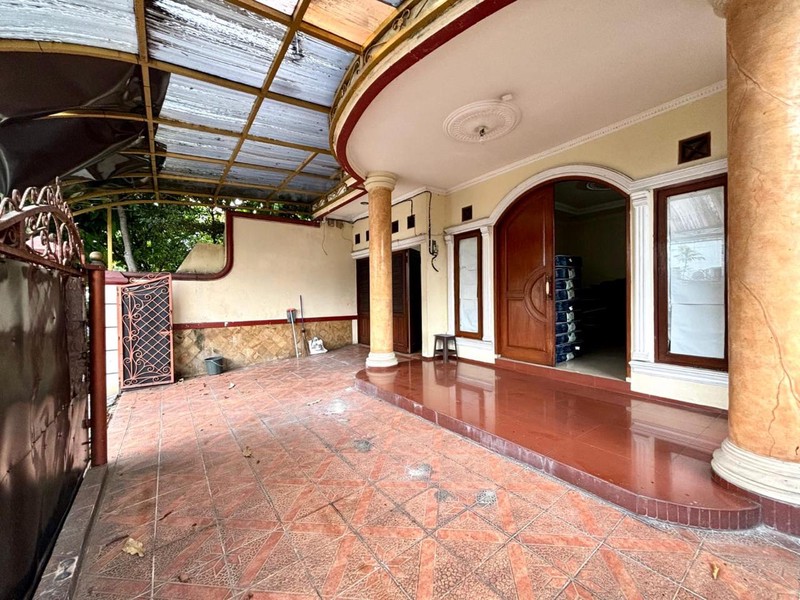 Rumah 3 Lantai Dijual Lokasi Strategis di Kawasan Tebet Barat Jaksel