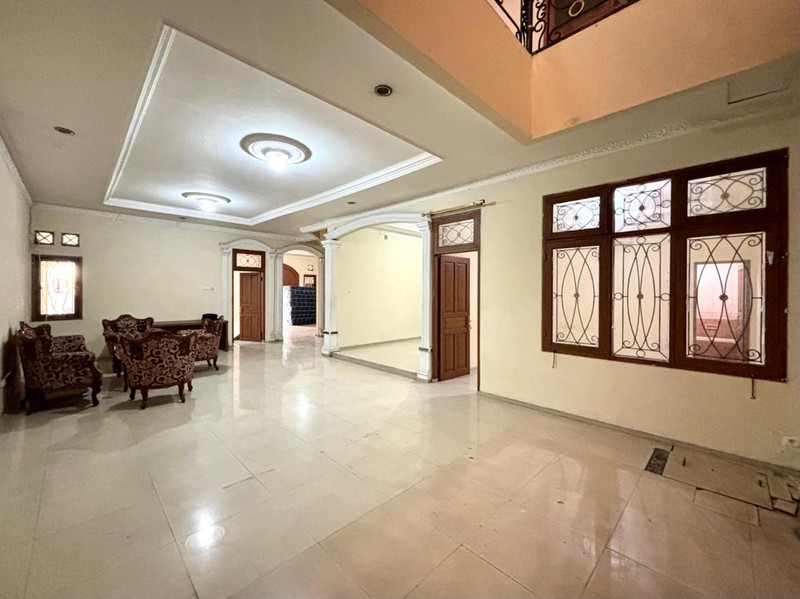 Rumah 3 Lantai Dijual Lokasi Strategis di Kawasan Tebet Barat Jaksel