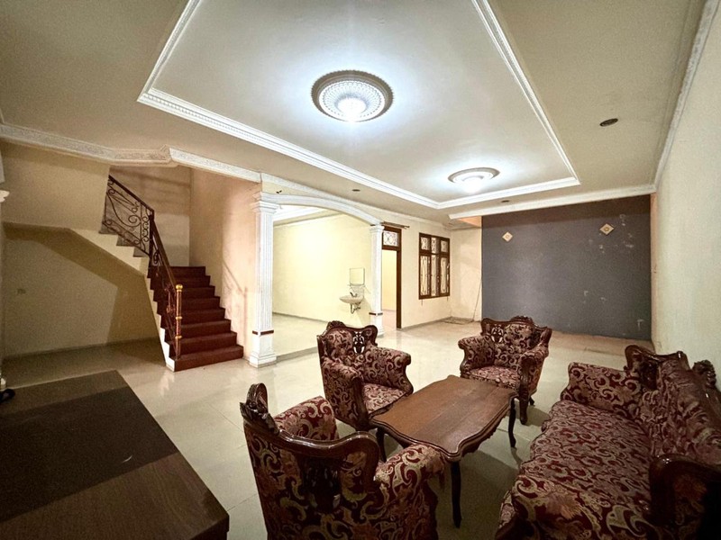 Rumah 3 Lantai Dijual Lokasi Strategis di Kawasan Tebet Barat Jaksel