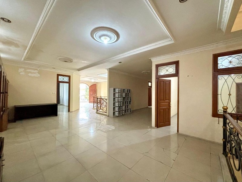 Rumah 3 Lantai Dijual Lokasi Strategis di Kawasan Tebet Barat Jaksel