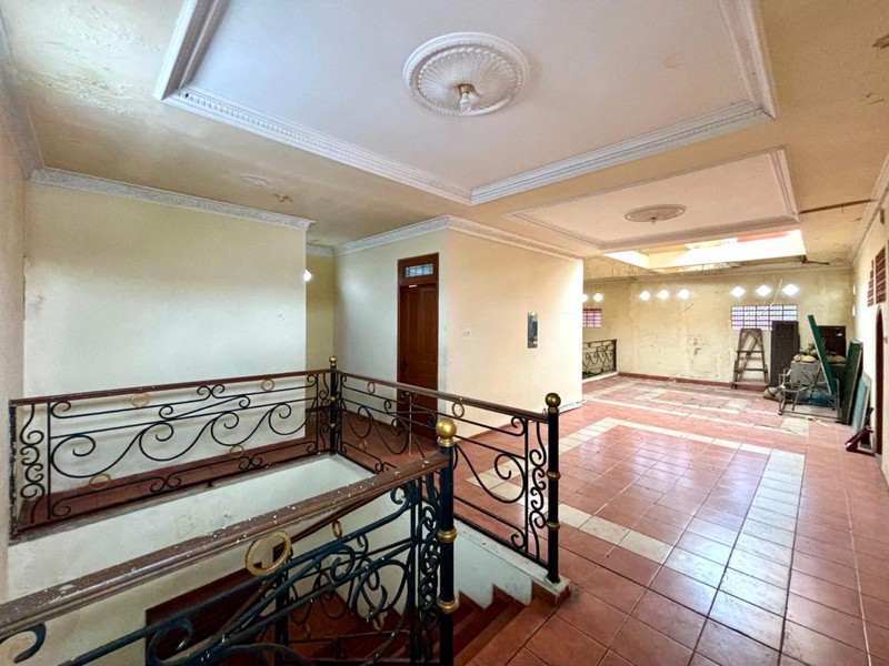 Rumah 3 Lantai Dijual Lokasi Strategis di Kawasan Tebet Barat Jaksel