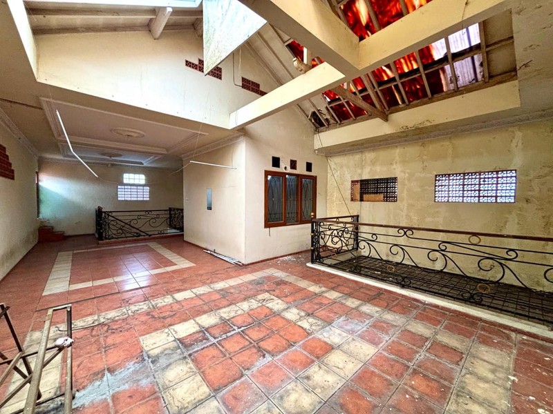 Rumah 3 Lantai Dijual Lokasi Strategis di Kawasan Tebet Barat Jaksel