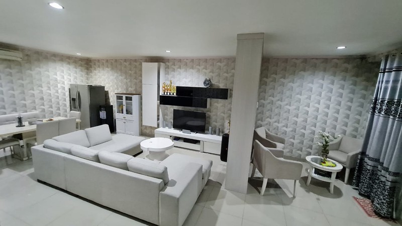 Rumah 2,5 Lantai di Komplek Modernhill Pondok Cabe Pamulang Tangsel