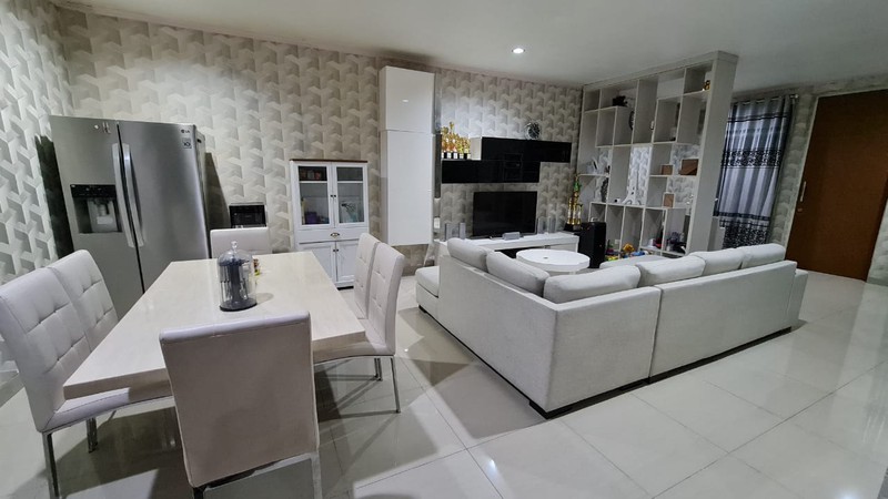 Rumah 2,5 Lantai di Komplek Modernhill Pondok Cabe Pamulang Tangsel