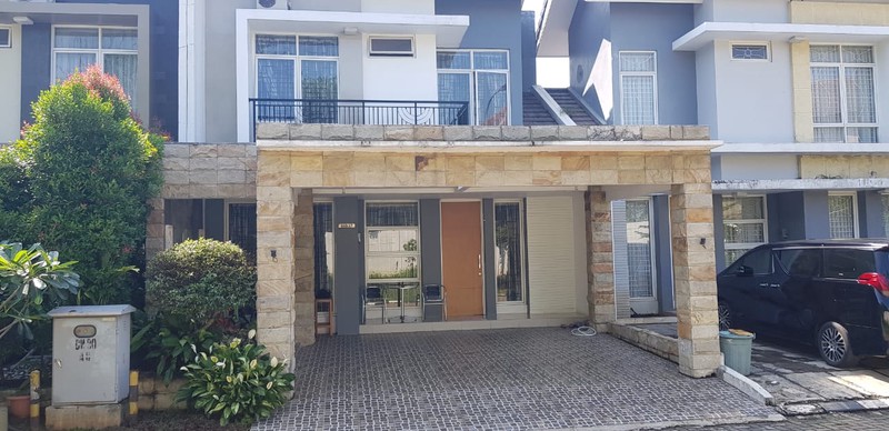 Rumah 2,5 Lantai di Komplek Modernhill Pondok Cabe Pamulang Tangsel