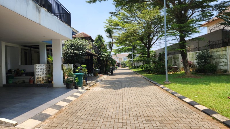 Rumah 2,5 Lantai di Komplek Modernhill Pondok Cabe Pamulang Tangsel
