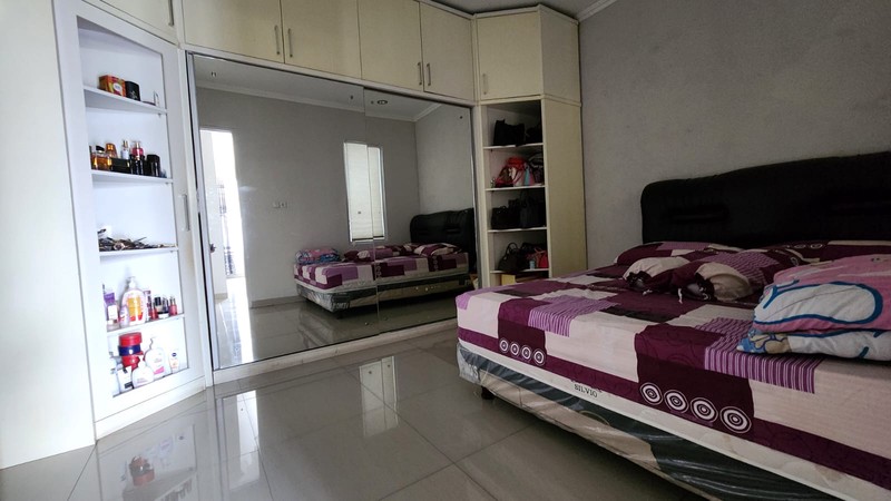 Rumah 2,5 Lantai di Komplek Modernhill Pondok Cabe Pamulang Tangsel