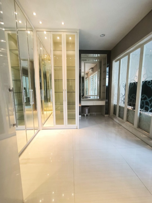 Dijual Cepat Rumah kondisi sangat bagus istimewa full furnish 2 lantai Minimalis Wisata Bukit Mas
