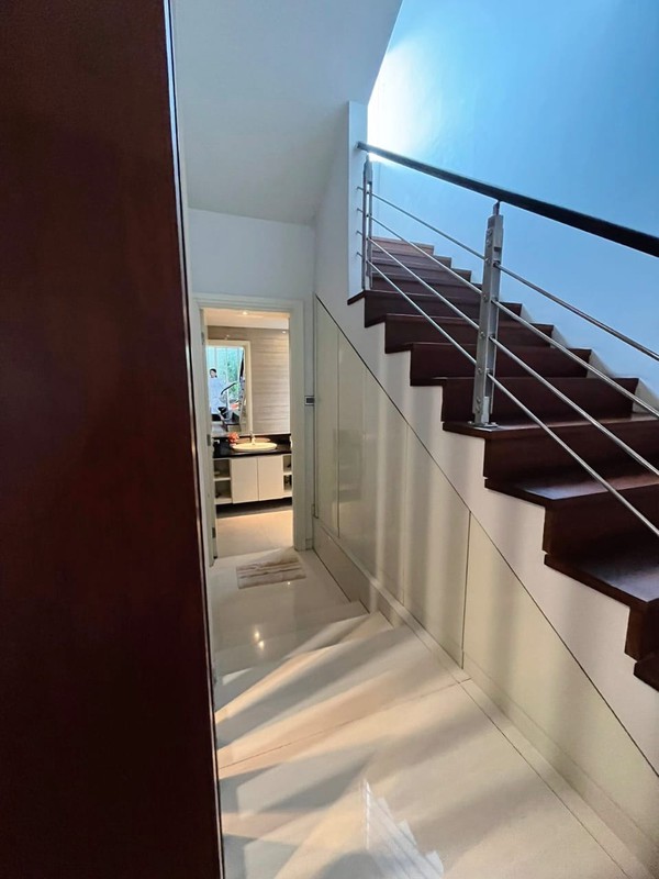 Dijual Cepat Rumah kondisi sangat bagus istimewa full furnish 2 lantai Minimalis Wisata Bukit Mas