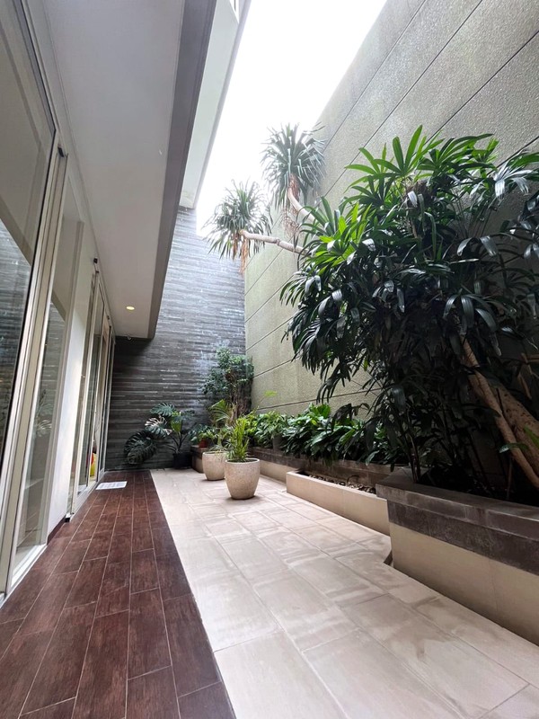 Dijual Cepat Rumah kondisi sangat bagus istimewa full furnish 2 lantai Minimalis Wisata Bukit Mas