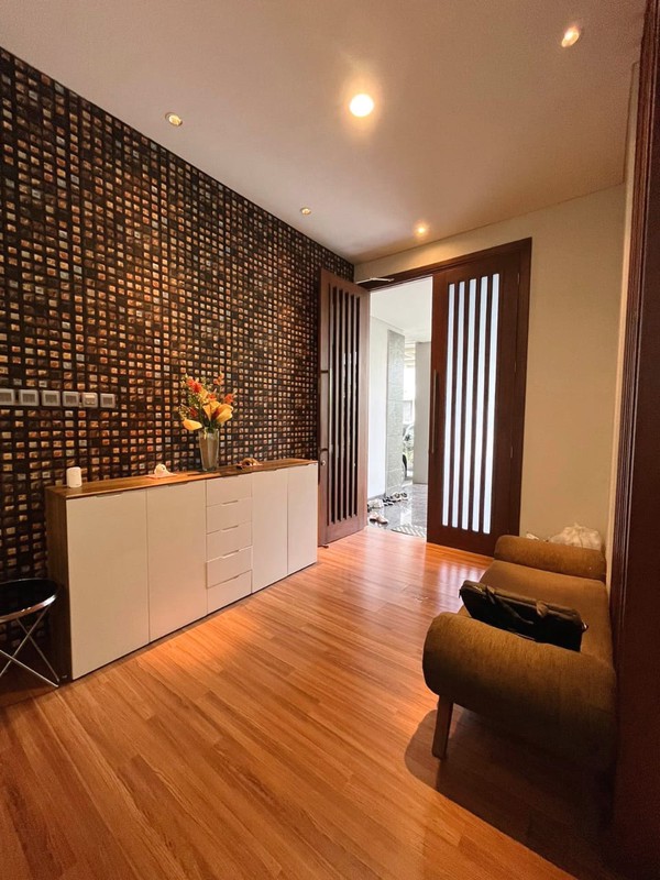 Dijual Cepat Rumah kondisi sangat bagus istimewa full furnish 2 lantai Minimalis Wisata Bukit Mas