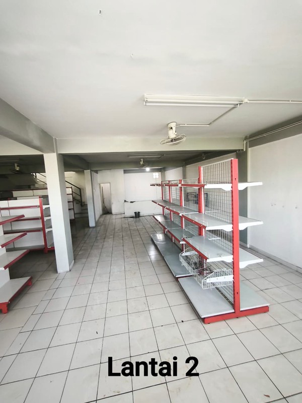 DISEWAKAN/DIJUAL RUKO 3 LANTAI 2 RUKO JADI 1 LETAK SRATEGIS NOL JALAN RAYA KLAKAH REJO COCOK UNTUK SEGALA MACAM USAHA
