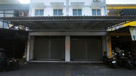 DISEWAKAN/DIJUAL  RUKO 3 LANTAI 2 RUKO JADI 1 LETAK SRATEGIS NOL JALAN RAYA KLAKAH REJO COCOK UNTUK SEGALA MACAM USAHA