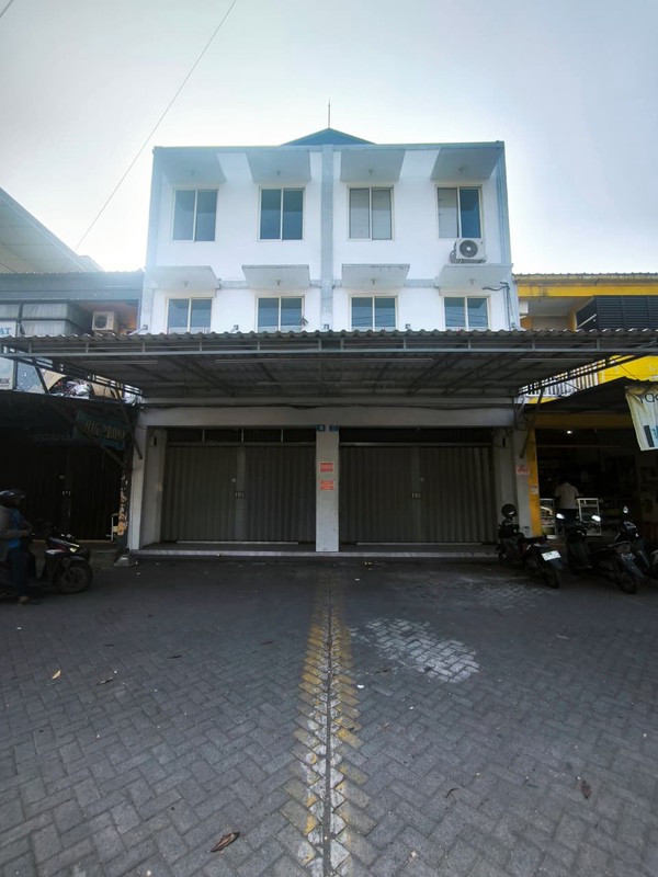 DISEWAKAN/DIJUAL RUKO 3 LANTAI 2 RUKO JADI 1 LETAK SRATEGIS NOL JALAN RAYA KLAKAH REJO COCOK UNTUK SEGALA MACAM USAHA