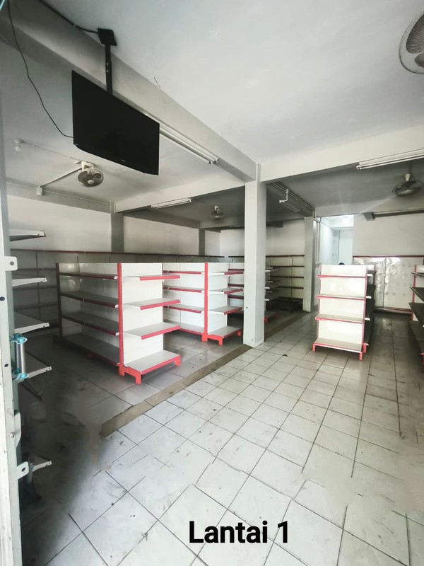 DISEWAKAN/DIJUAL RUKO 3 LANTAI 2 RUKO JADI 1 LETAK SRATEGIS NOL JALAN RAYA KLAKAH REJO COCOK UNTUK SEGALA MACAM USAHA