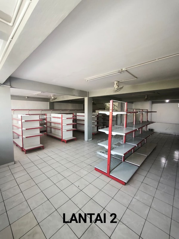DISEWAKAN/DIJUAL RUKO 3 LANTAI 2 RUKO JADI 1 LETAK SRATEGIS NOL JALAN RAYA KLAKAH REJO COCOK UNTUK SEGALA MACAM USAHA