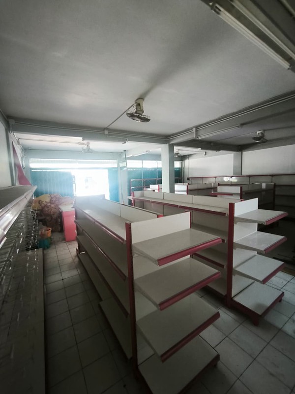 DISEWAKAN/DIJUAL RUKO 3 LANTAI 2 RUKO JADI 1 LETAK SRATEGIS NOL JALAN RAYA KLAKAH REJO COCOK UNTUK SEGALA MACAM USAHA