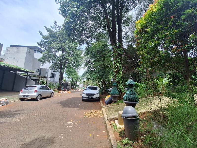 Rumah Bagus Di Ozone Residence Veteran Bintaro Jakarta Selatan