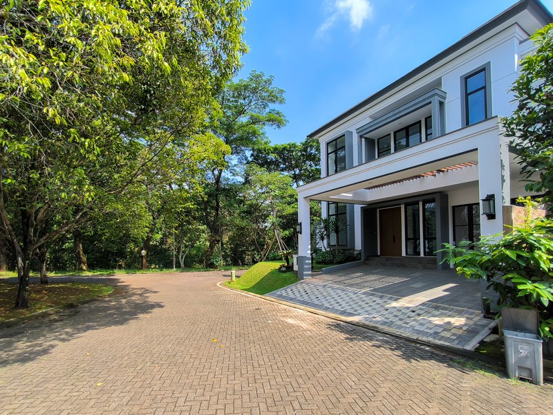 Rumah Bagus Di Delatinos, Cluster Costarica BSD Tangerang Selatan