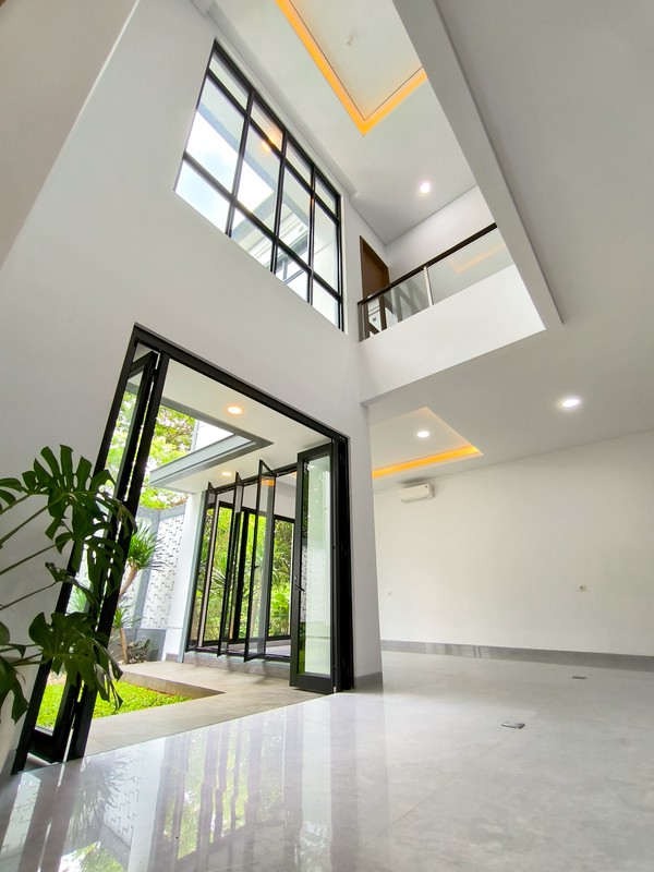 Rumah Bagus Di Delatinos, Cluster Costarica BSD Tangerang Selatan
