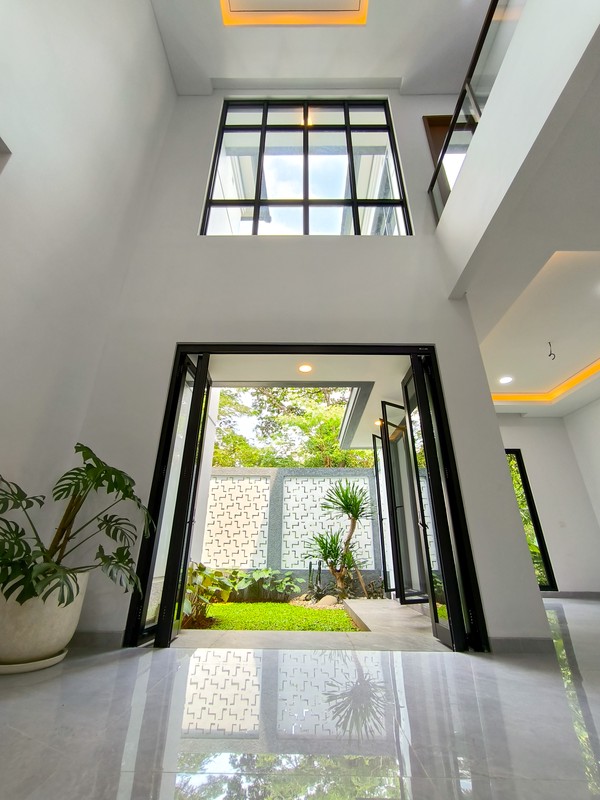 Rumah Bagus Di Delatinos, Cluster Costarica BSD Tangerang Selatan