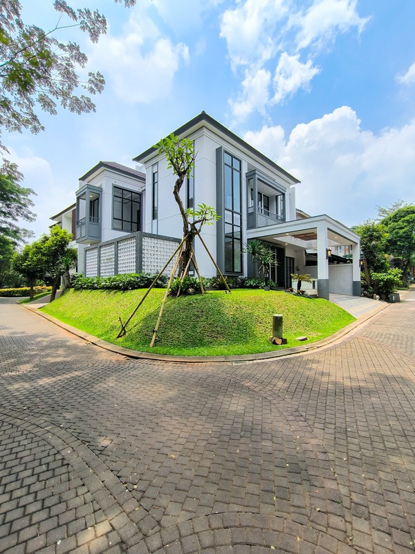 Rumah Bagus Di Delatinos, Cluster Costarica BSD Tangerang Selatan