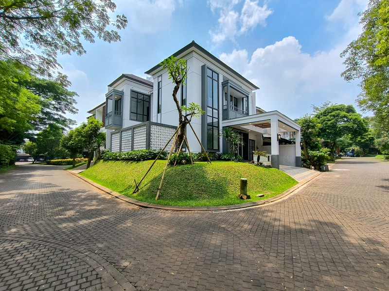 Rumah Bagus Di Delatinos, Cluster Costarica BSD Tangerang Selatan