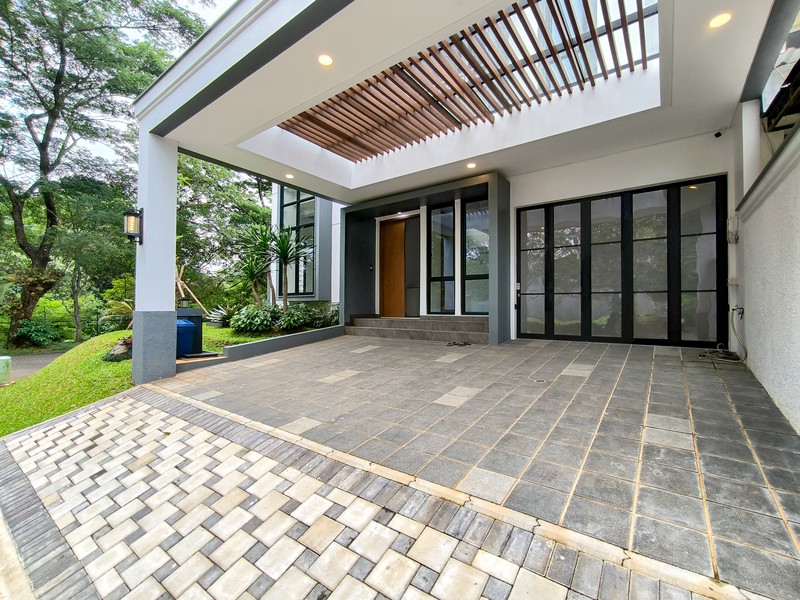 Rumah Bagus Di Delatinos, Cluster Costarica BSD Tangerang Selatan