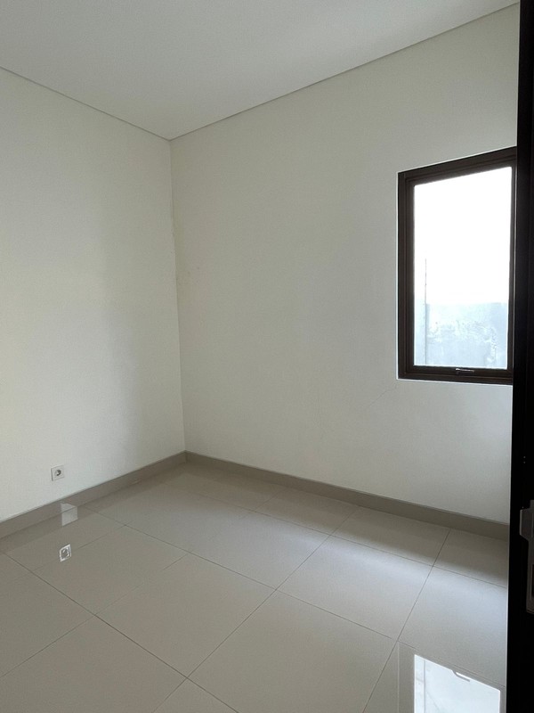 Best Price. Rumah bagus Mozia Aure BSD, posisi hoek.. 