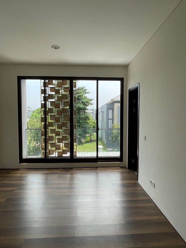 Best Price. Rumah bagus Mozia Aure BSD, posisi hoek.. 