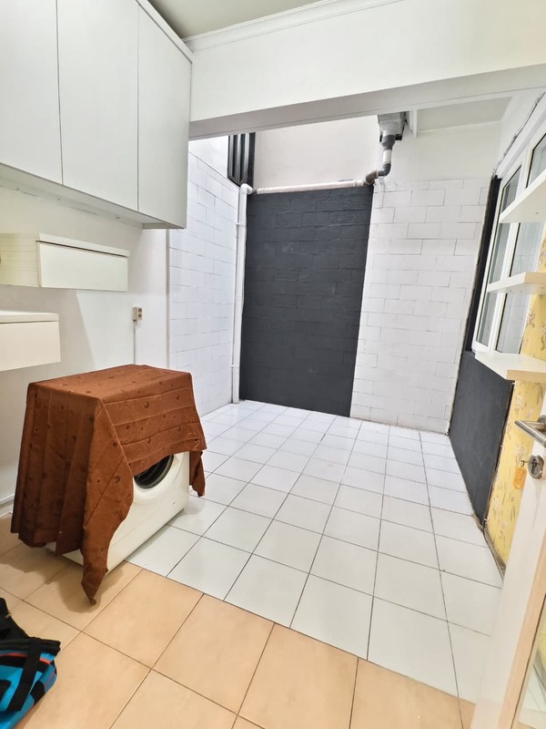 De Latinos Mexicano BSD City, dekat stasiun rawabuntu