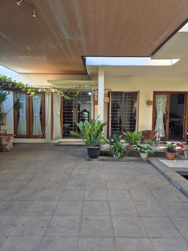 Dijual rumah terawat dalam komplek yang tenang di jl Adiaksa II , Cilandak