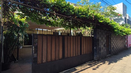 Dijual rumah terawat dalam komplek yang tenang di jl Adiaksa II , Cilandak