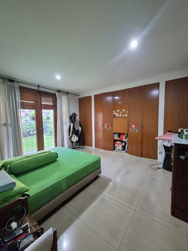Dijual rumah terawat dalam komplek yang tenang di jl Adiaksa II , Cilandak