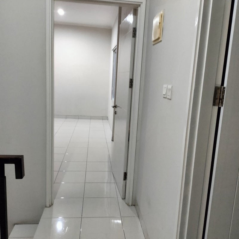 Dijual Rumah Siap Huni Di Cluster Azalea , Gading Serpong
