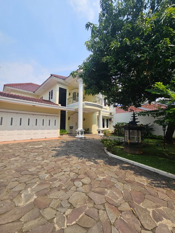 Rumah MEWAH KT 4+1 KM 4+1 Siap Huni dengan Halaman Luas dan Strategis @Griya Torina, Pondok Ranji